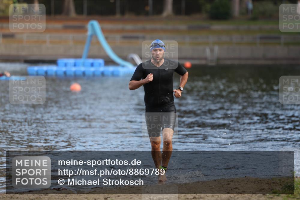 14.09.2025 - Stadtparktriathlon Michael Strokosch http://msf.ph/oto/8869789 14.09.2025 10:57:34 Schwimmen 824 meine-sportfotos.de