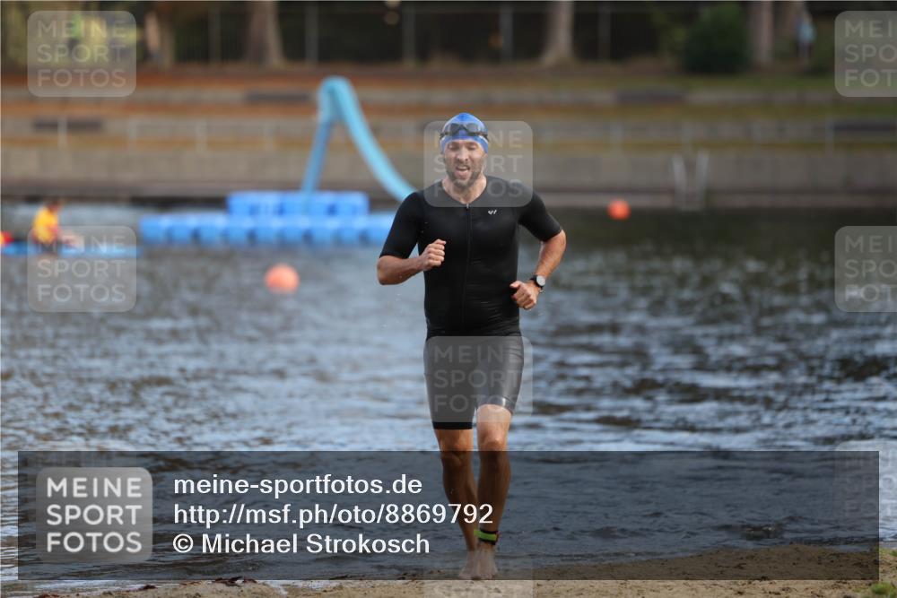 14.09.2025 - Stadtparktriathlon Michael Strokosch http://msf.ph/oto/8869792 14.09.2025 10:57:34 Schwimmen 824 meine-sportfotos.de