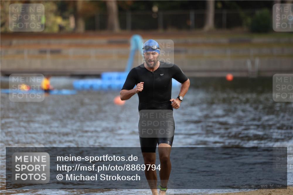 14.09.2025 - Stadtparktriathlon Michael Strokosch http://msf.ph/oto/8869794 14.09.2025 10:57:35 Schwimmen 824 meine-sportfotos.de