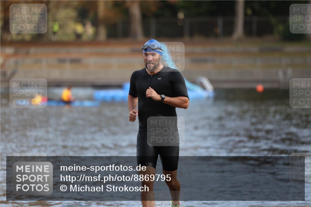 14.09.2025 - Stadtparktriathlon Michael Strokosch http://msf.ph/oto/8869795 14.09.2025 10:57:35 Schwimmen 824 meine-sportfotos.de