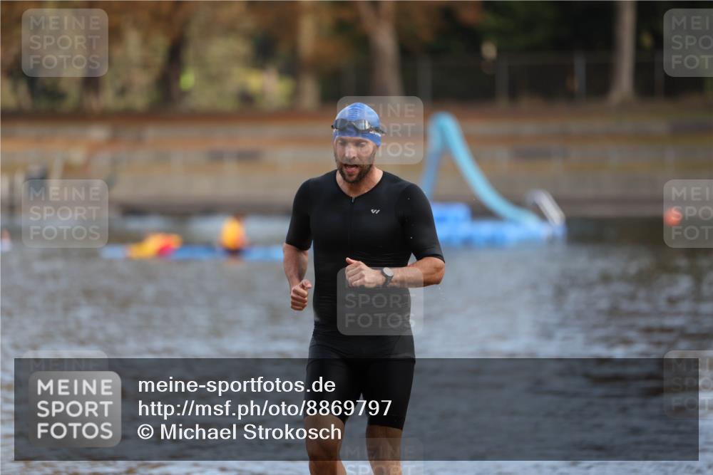 14.09.2025 - Stadtparktriathlon Michael Strokosch http://msf.ph/oto/8869797 14.09.2025 10:57:36 Schwimmen 824 meine-sportfotos.de