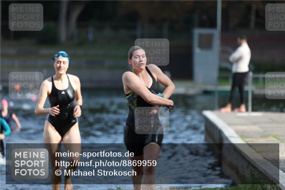 14.09.2025 - Stadtparktriathlon Michael Strokosch http://msf.ph/oto/8869959 14.09.2025 11:10:45 Schwimmen 950, 961, 967, 995 meine-sportfotos.de
