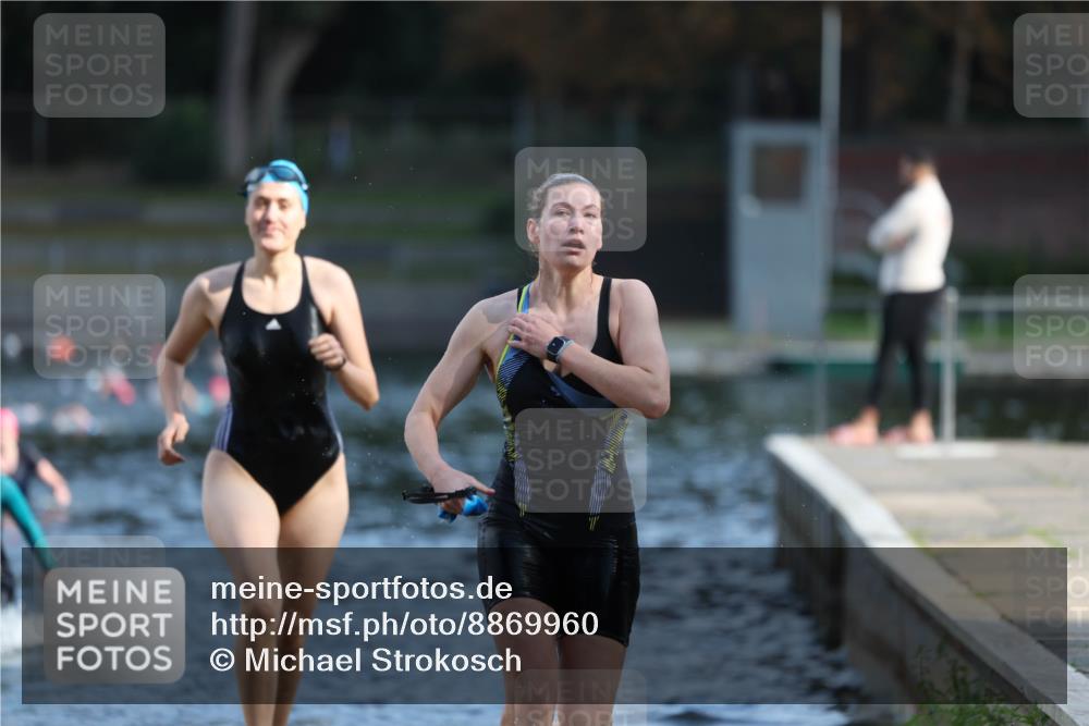 14.09.2025 - Stadtparktriathlon Michael Strokosch http://msf.ph/oto/8869960 14.09.2025 11:10:46 Schwimmen 950, 961, 967, 995 meine-sportfotos.de