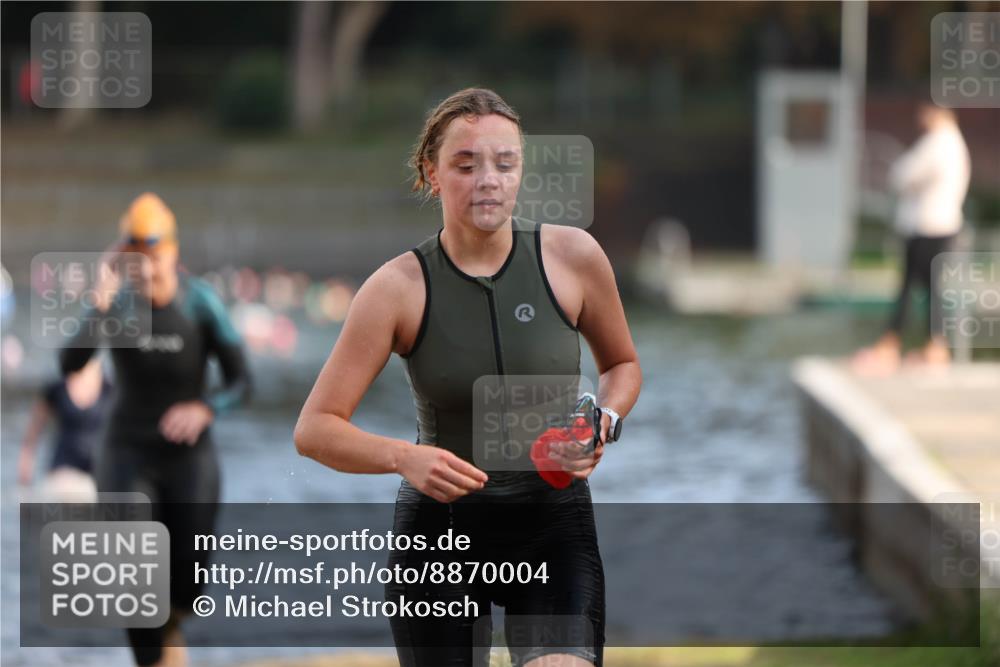 14.09.2025 - Stadtparktriathlon Michael Strokosch http://msf.ph/oto/8870004 14.09.2025 11:10:57 Schwimmen 950, 968, 995 meine-sportfotos.de