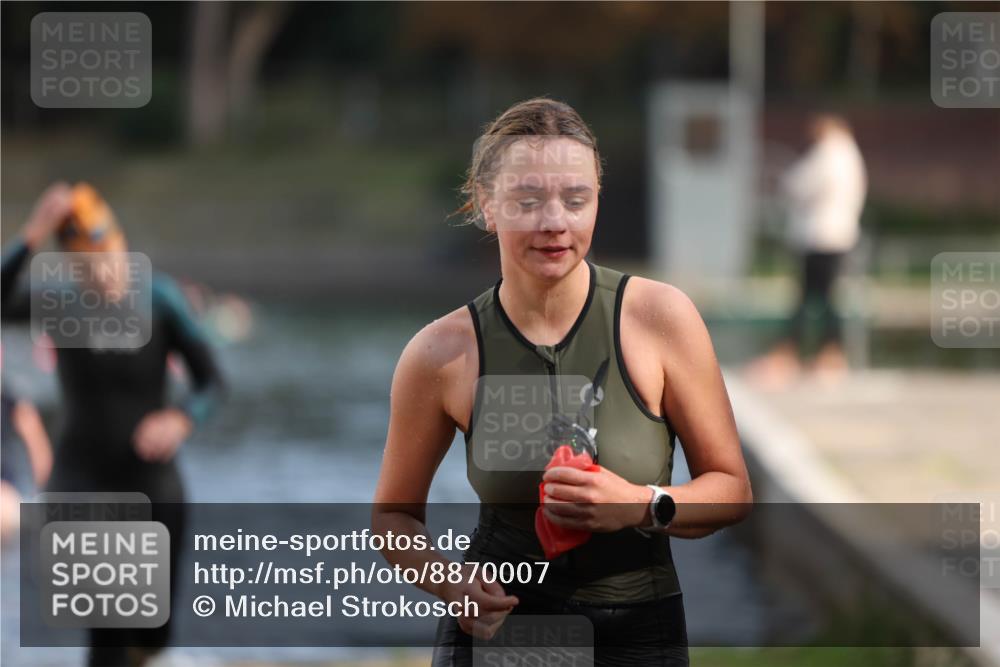14.09.2025 - Stadtparktriathlon Michael Strokosch http://msf.ph/oto/8870007 14.09.2025 11:10:57 Schwimmen 950, 968, 995 meine-sportfotos.de