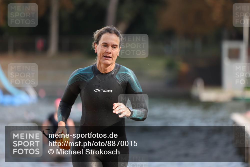 14.09.2025 - Stadtparktriathlon Michael Strokosch http://msf.ph/oto/8870015 14.09.2025 11:10:59 Schwimmen 926, 968, 995 meine-sportfotos.de