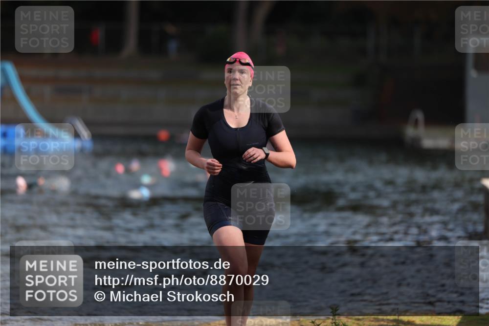 14.09.2025 - Stadtparktriathlon Michael Strokosch http://msf.ph/oto/8870029 14.09.2025 11:11:08 Schwimmen 926 meine-sportfotos.de