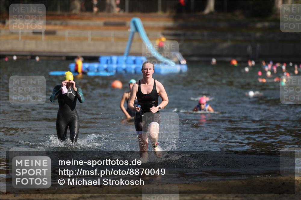 14.09.2025 - Stadtparktriathlon Michael Strokosch http://msf.ph/oto/8870049 14.09.2025 11:11:34 Schwimmen 951, 1000 meine-sportfotos.de