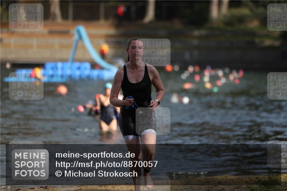 14.09.2025 - Stadtparktriathlon Michael Strokosch http://msf.ph/oto/8870057 14.09.2025 11:11:37 Schwimmen 951, 985, 1000 meine-sportfotos.de