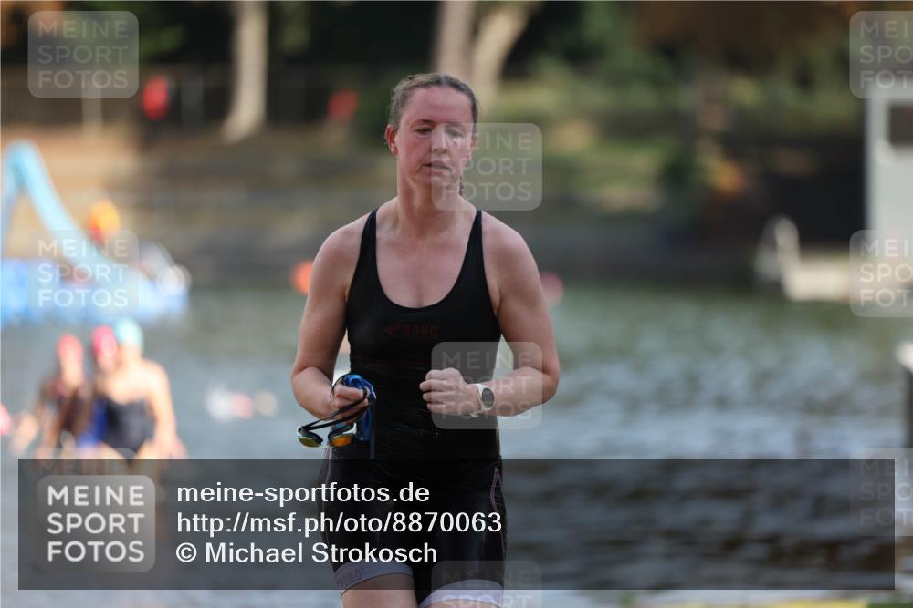14.09.2025 - Stadtparktriathlon Michael Strokosch http://msf.ph/oto/8870063 14.09.2025 11:11:39 Schwimmen 951, 985, 987, 1000 meine-sportfotos.de