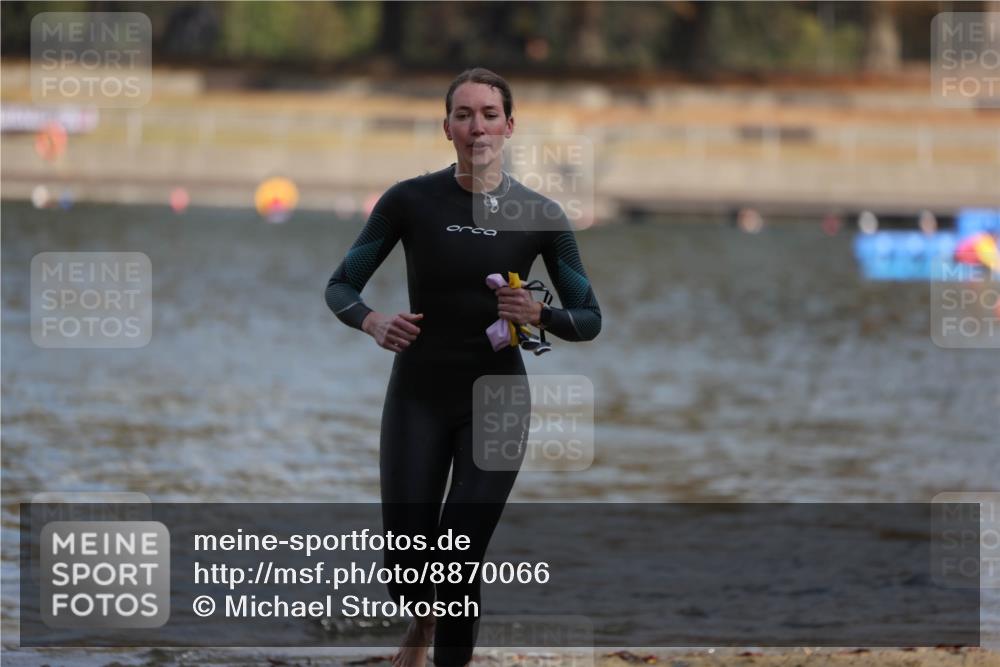 14.09.2025 - Stadtparktriathlon Michael Strokosch http://msf.ph/oto/8870066 14.09.2025 11:11:41 Schwimmen 951, 985, 987, 1000 meine-sportfotos.de