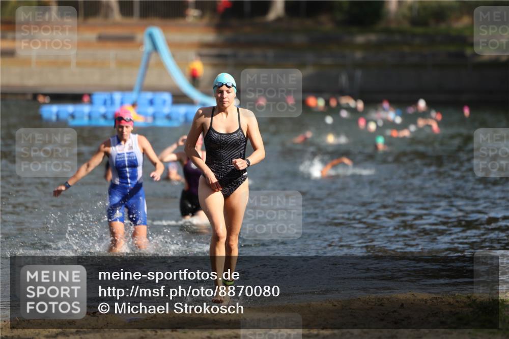 14.09.2025 - Stadtparktriathlon Michael Strokosch http://msf.ph/oto/8870080 14.09.2025 11:11:45 Schwimmen 951, 985, 987, 992 meine-sportfotos.de