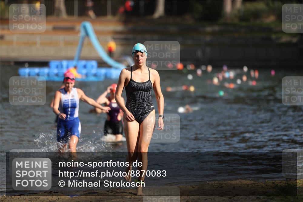 14.09.2025 - Stadtparktriathlon Michael Strokosch http://msf.ph/oto/8870083 14.09.2025 11:11:45 Schwimmen 951, 985, 987, 992 meine-sportfotos.de