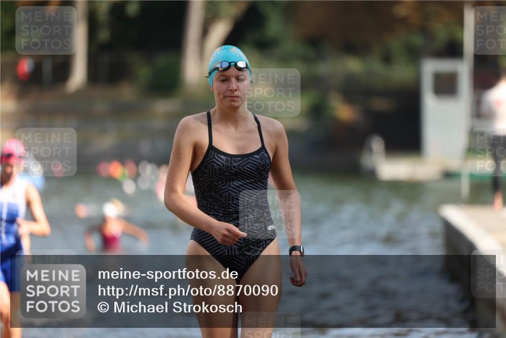 14.09.2025 - Stadtparktriathlon Michael Strokosch http://msf.ph/oto/8870090 14.09.2025 11:11:48 Schwimmen 985, 987, 992 meine-sportfotos.de