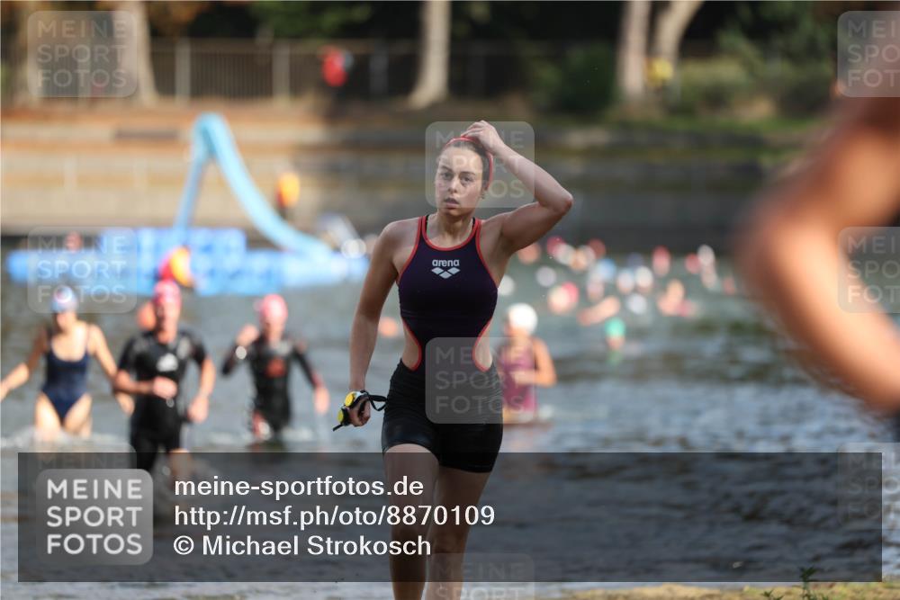 14.09.2025 - Stadtparktriathlon Michael Strokosch http://msf.ph/oto/8870109 14.09.2025 11:11:53 Schwimmen 955, 987, 992 meine-sportfotos.de