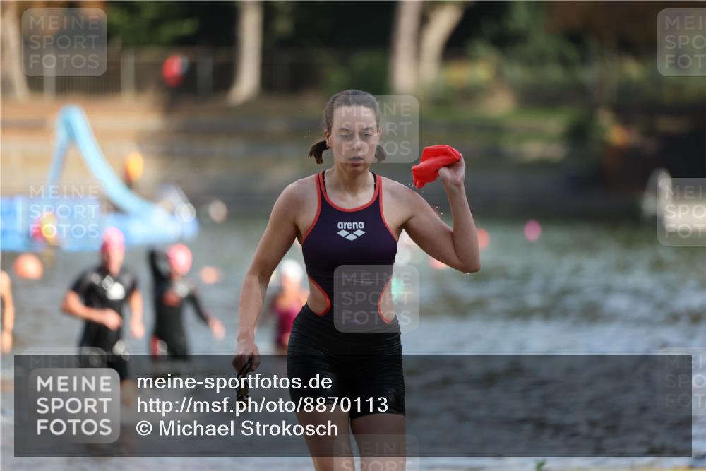 14.09.2025 - Stadtparktriathlon Michael Strokosch http://msf.ph/oto/8870113 14.09.2025 11:11:54 Schwimmen 955, 987, 992, 993 meine-sportfotos.de