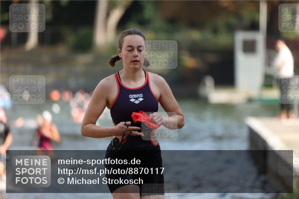 14.09.2025 - Stadtparktriathlon Michael Strokosch http://msf.ph/oto/8870117 14.09.2025 11:11:54 Schwimmen 955, 987, 992, 993 meine-sportfotos.de
