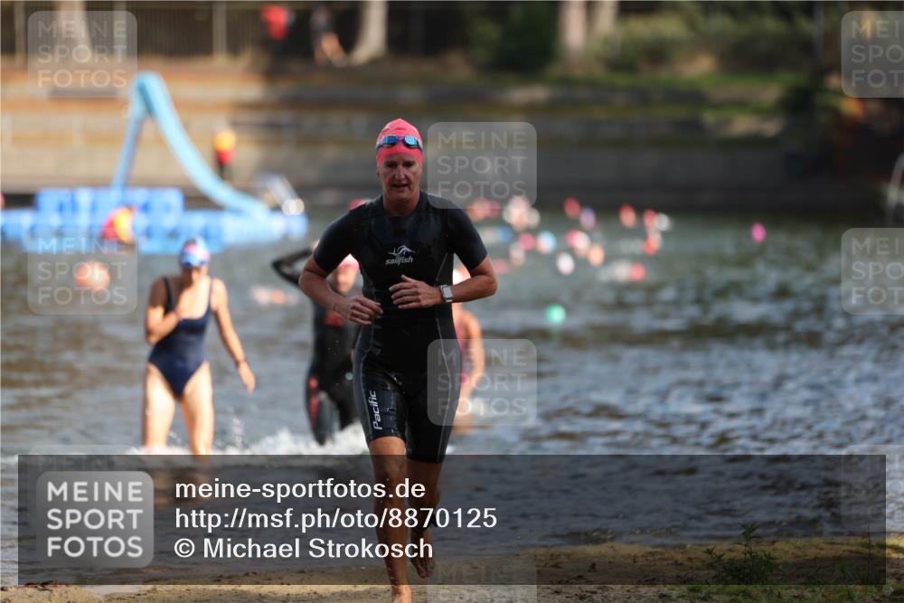 14.09.2025 - Stadtparktriathlon Michael Strokosch http://msf.ph/oto/8870125 14.09.2025 11:11:58 Schwimmen 930, 955, 992, 993, 1011 meine-sportfotos.de