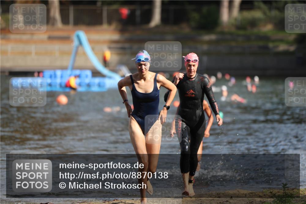 14.09.2025 - Stadtparktriathlon Michael Strokosch http://msf.ph/oto/8870138 14.09.2025 11:12:03 Schwimmen 930, 955, 993, 1011 meine-sportfotos.de