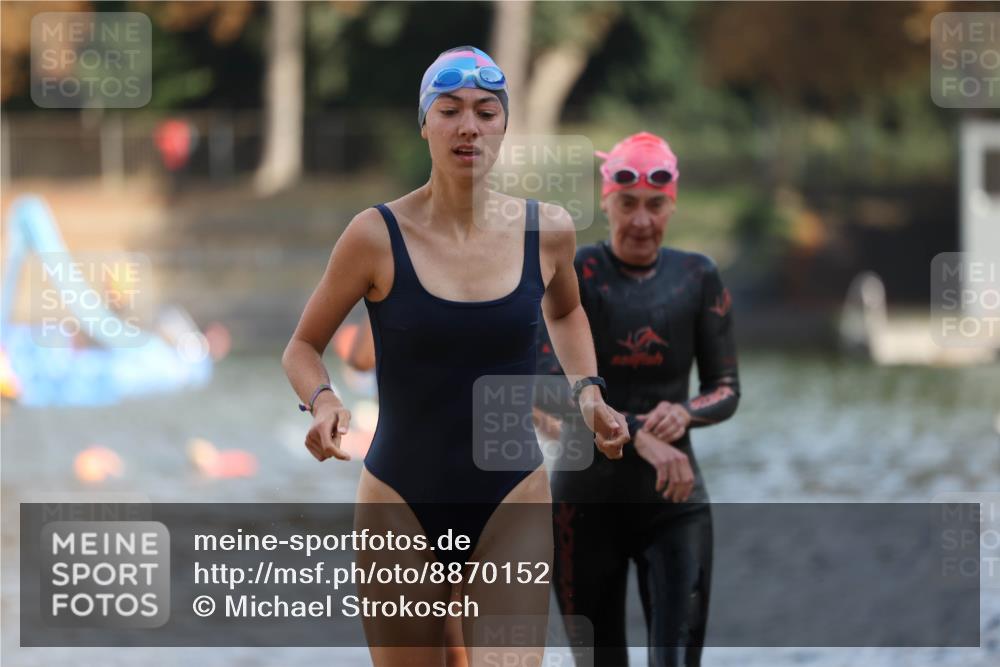 14.09.2025 - Stadtparktriathlon Michael Strokosch http://msf.ph/oto/8870152 14.09.2025 11:12:06 Schwimmen 930, 993, 1011 meine-sportfotos.de