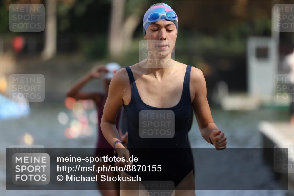 14.09.2025 - Stadtparktriathlon Michael Strokosch http://msf.ph/oto/8870155 14.09.2025 11:12:07 Schwimmen 930, 993, 1011 meine-sportfotos.de