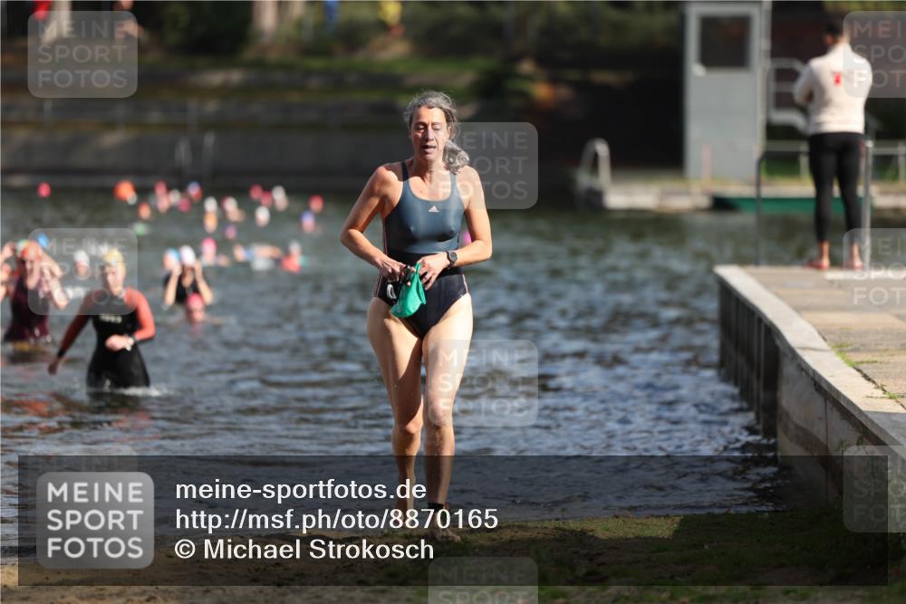 14.09.2025 - Stadtparktriathlon Michael Strokosch http://msf.ph/oto/8870165 14.09.2025 11:12:25 Schwimmen 934, 942, 976 meine-sportfotos.de