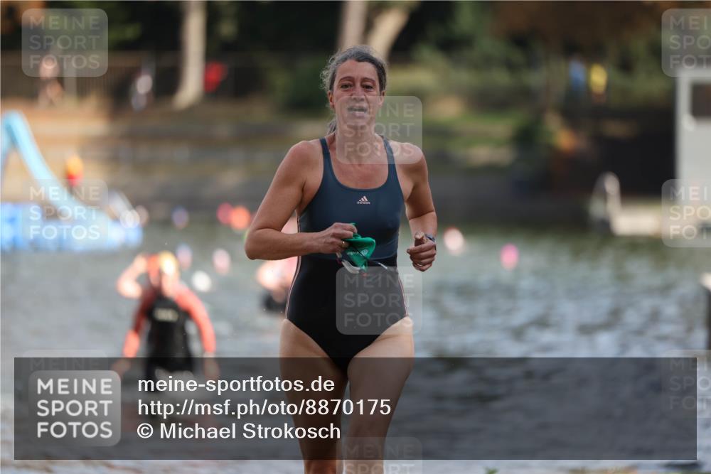 14.09.2025 - Stadtparktriathlon Michael Strokosch http://msf.ph/oto/8870175 14.09.2025 11:12:28 Schwimmen 934, 942, 976 meine-sportfotos.de