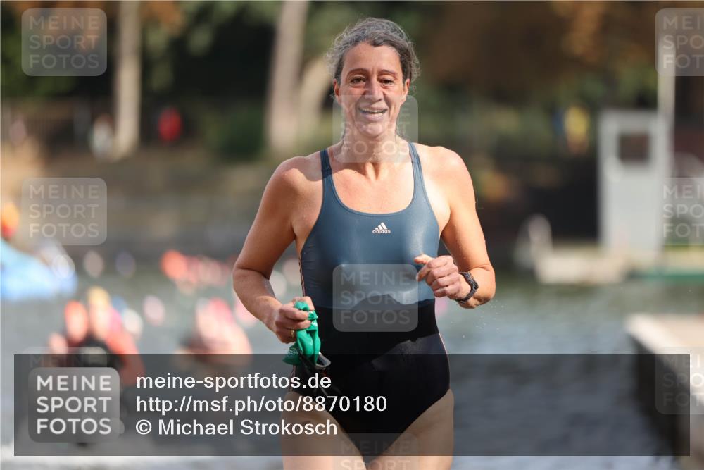 14.09.2025 - Stadtparktriathlon Michael Strokosch http://msf.ph/oto/8870180 14.09.2025 11:12:29 Schwimmen 934, 942, 976 meine-sportfotos.de