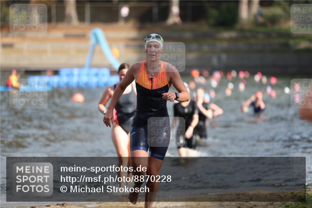 14.09.2025 - Stadtparktriathlon Michael Strokosch http://msf.ph/oto/8870228 14.09.2025 11:12:44 Schwimmen 932, 935, 979, 984, 996, 1015 meine-sportfotos.de