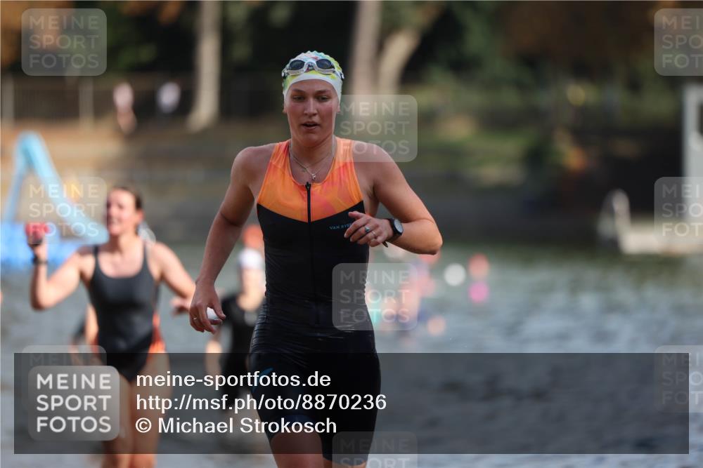 14.09.2025 - Stadtparktriathlon Michael Strokosch http://msf.ph/oto/8870236 14.09.2025 11:12:45 Schwimmen 932, 935, 979, 984, 996, 1015 meine-sportfotos.de