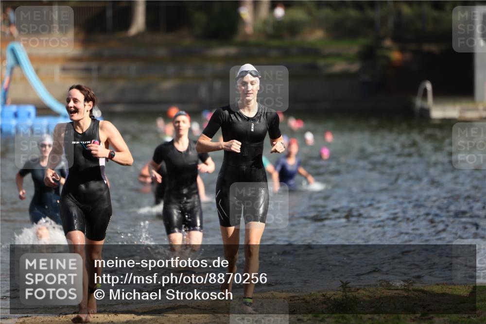 14.09.2025 - Stadtparktriathlon Michael Strokosch http://msf.ph/oto/8870256 14.09.2025 11:12:50 Schwimmen 925, 935, 979, 984, 996, 1009 meine-sportfotos.de