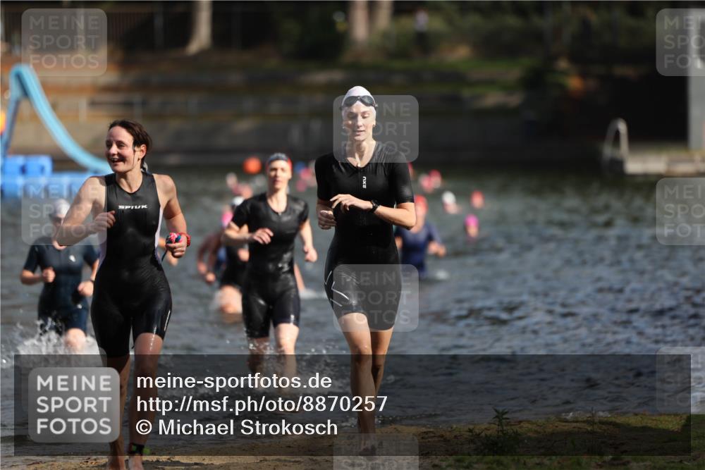 14.09.2025 - Stadtparktriathlon Michael Strokosch http://msf.ph/oto/8870257 14.09.2025 11:12:50 Schwimmen 925, 935, 979, 984, 996, 1009 meine-sportfotos.de