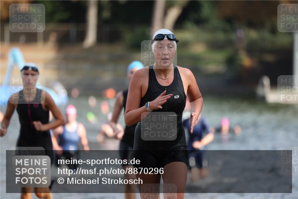 14.09.2025 - Stadtparktriathlon Michael Strokosch http://msf.ph/oto/8870296 14.09.2025 11:13:02 Schwimmen 925, 945, 947, 969, 990, 1006, 1009, 1020 meine-sportfotos.de
