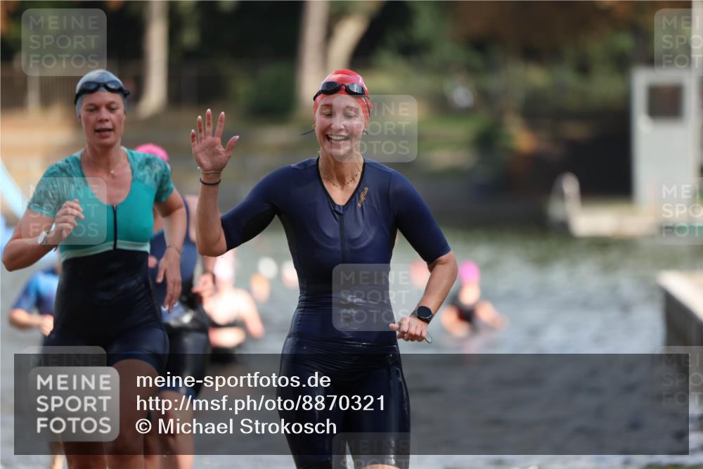 14.09.2025 - Stadtparktriathlon Michael Strokosch http://msf.ph/oto/8870321 14.09.2025 11:13:09 Schwimmen 927, 945, 947, 990, 1001, 1006 meine-sportfotos.de