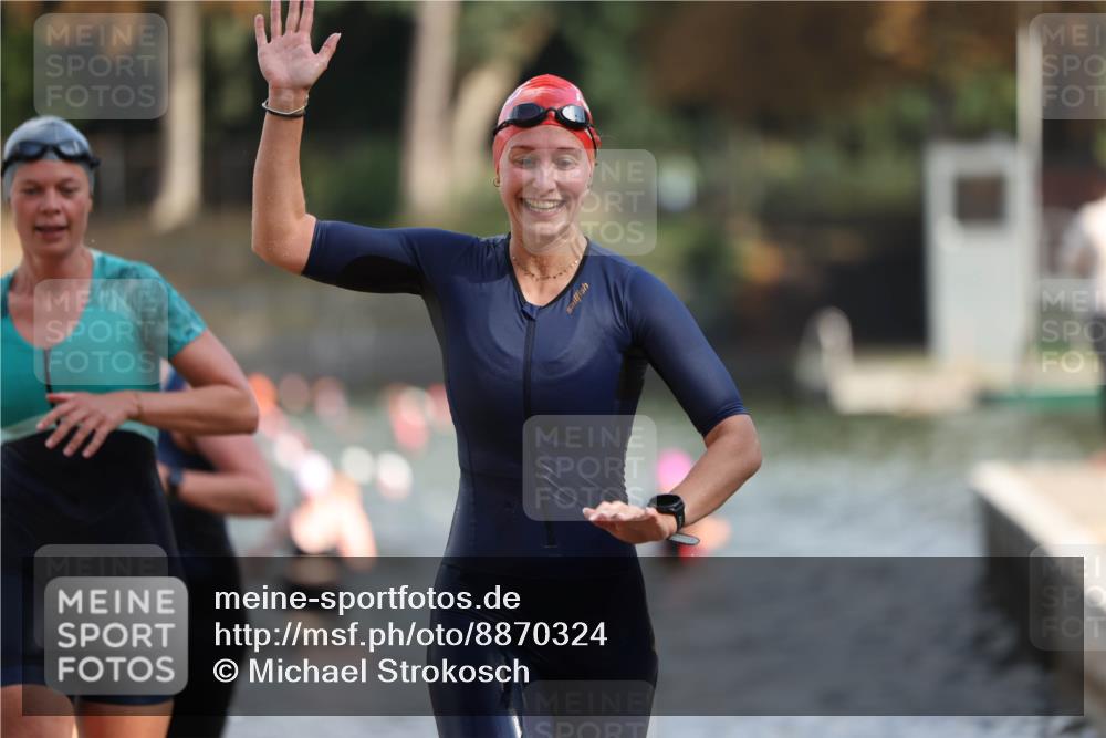 14.09.2025 - Stadtparktriathlon Michael Strokosch http://msf.ph/oto/8870324 14.09.2025 11:13:09 Schwimmen 927, 945, 947, 990, 1001, 1006 meine-sportfotos.de
