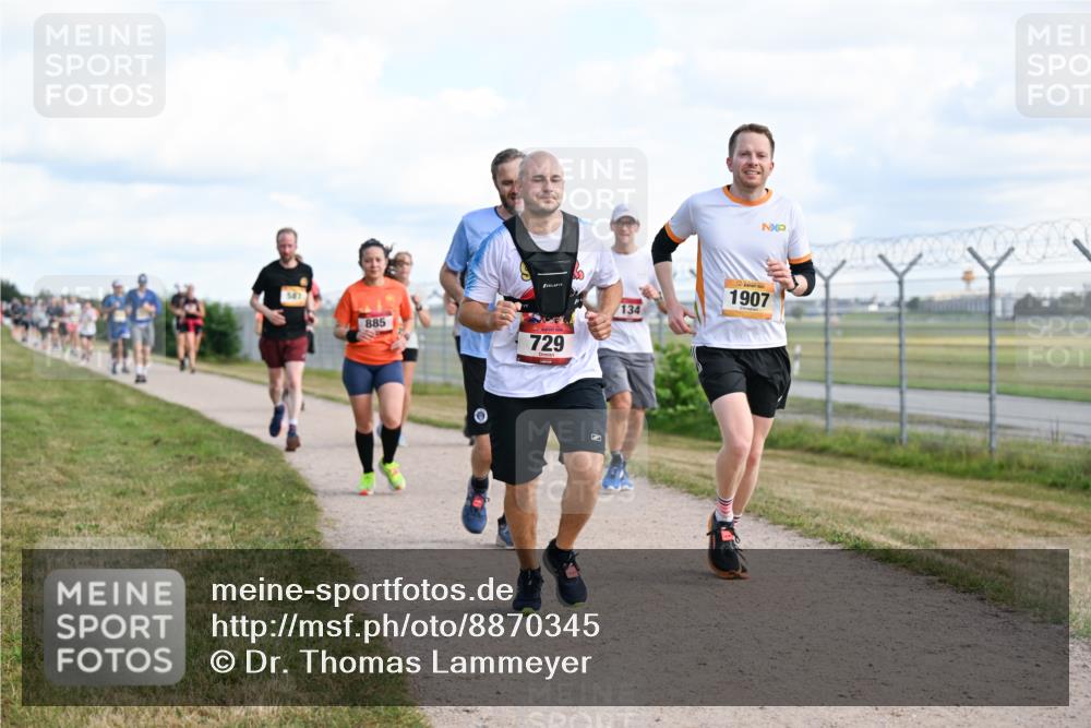14.09.2025 - Airport Race Dr. Thomas Lammeyer http://msf.ph/oto/8870345 14.09.2025 12:14:50 Laufen 885, 729, 134, 1907 meine-sportfotos.de