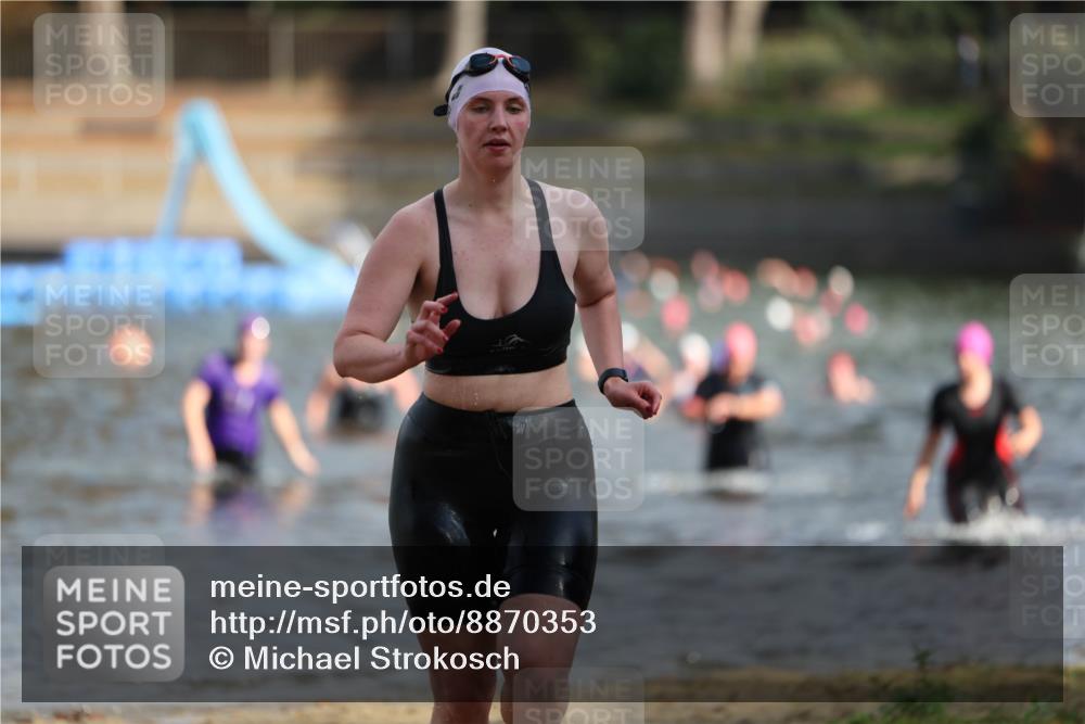 14.09.2025 - Stadtparktriathlon Michael Strokosch http://msf.ph/oto/8870353 14.09.2025 11:13:20 Schwimmen 927, 944, 975, 1001 meine-sportfotos.de