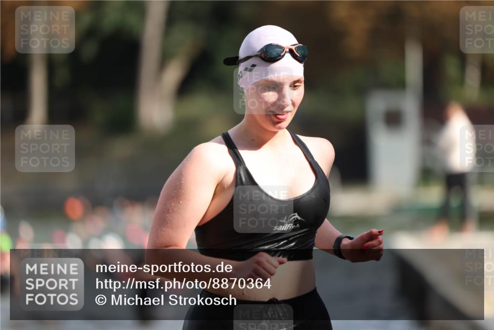 14.09.2025 - Stadtparktriathlon Michael Strokosch http://msf.ph/oto/8870364 14.09.2025 11:13:22 Schwimmen 927, 944, 975 meine-sportfotos.de