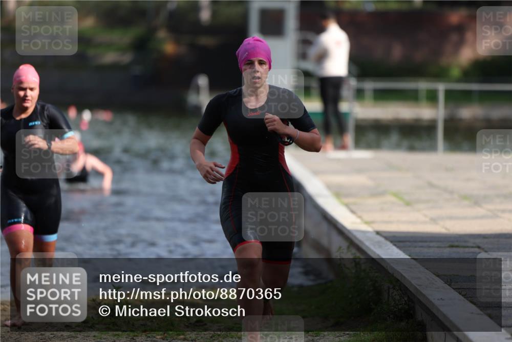 14.09.2025 - Stadtparktriathlon Michael Strokosch http://msf.ph/oto/8870365 14.09.2025 11:13:29 Schwimmen 944, 975, 981, 1018 meine-sportfotos.de