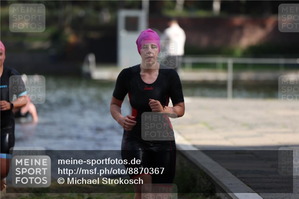 14.09.2025 - Stadtparktriathlon Michael Strokosch http://msf.ph/oto/8870367 14.09.2025 11:13:30 Schwimmen 937, 944, 975, 981, 1018 meine-sportfotos.de