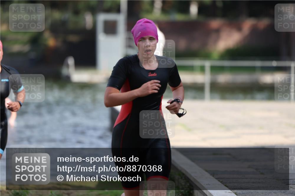 14.09.2025 - Stadtparktriathlon Michael Strokosch http://msf.ph/oto/8870368 14.09.2025 11:13:30 Schwimmen 937, 944, 975, 981, 1018 meine-sportfotos.de