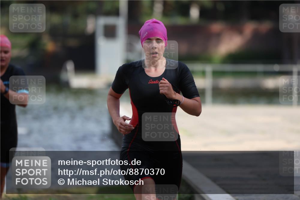 14.09.2025 - Stadtparktriathlon Michael Strokosch http://msf.ph/oto/8870370 14.09.2025 11:13:31 Schwimmen 937, 944, 975, 981, 1018 meine-sportfotos.de
