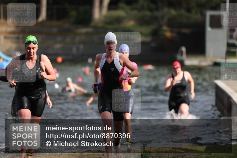 14.09.2025 - Stadtparktriathlon Michael Strokosch http://msf.ph/oto/8870396 14.09.2025 11:13:39 Schwimmen 937, 938, 960, 981, 982, 1018 meine-sportfotos.de
