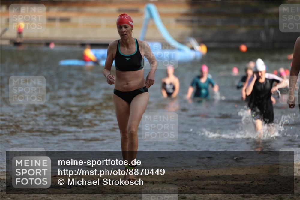 14.09.2025 - Stadtparktriathlon Michael Strokosch http://msf.ph/oto/8870449 14.09.2025 11:14:02 Schwimmen 929, 949, 1002, 1007, 1017 meine-sportfotos.de