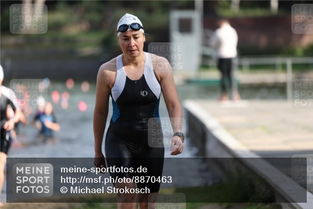 14.09.2025 - Stadtparktriathlon Michael Strokosch http://msf.ph/oto/8870463 14.09.2025 11:14:05 Schwimmen 929, 949, 1007, 1017 meine-sportfotos.de