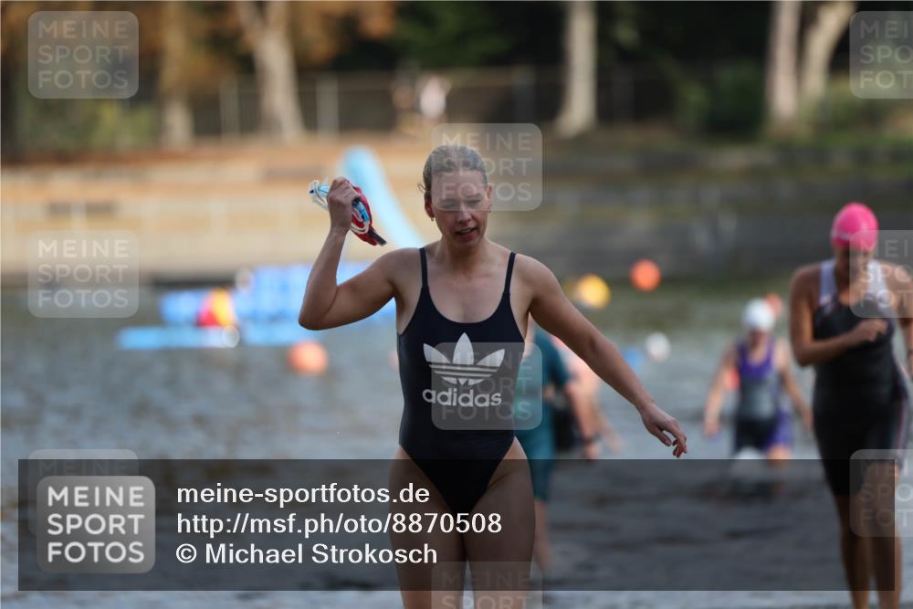 14.09.2025 - Stadtparktriathlon Michael Strokosch http://msf.ph/oto/8870508 14.09.2025 11:14:21 Schwimmen 939, 941, 964, 978, 989, 997 meine-sportfotos.de