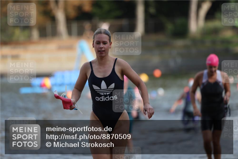 14.09.2025 - Stadtparktriathlon Michael Strokosch http://msf.ph/oto/8870509 14.09.2025 11:14:21 Schwimmen 939, 941, 964, 978, 989, 997 meine-sportfotos.de