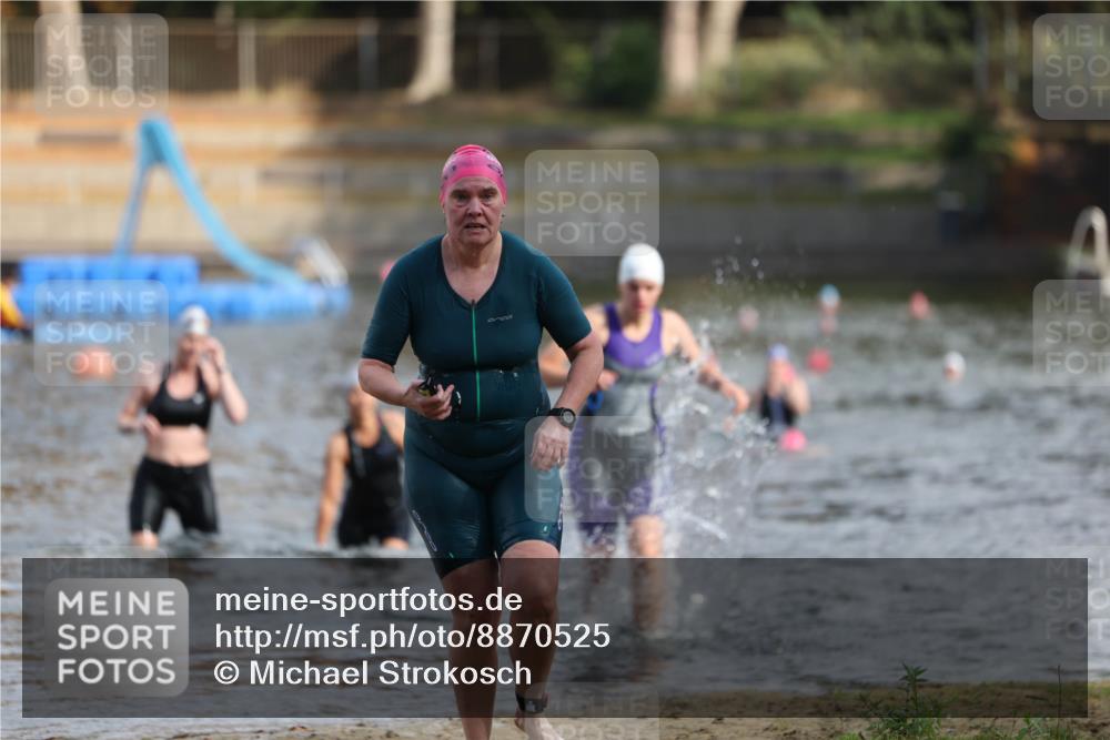 14.09.2025 - Stadtparktriathlon Michael Strokosch http://msf.ph/oto/8870525 14.09.2025 11:14:27 Schwimmen 939, 941, 997 meine-sportfotos.de