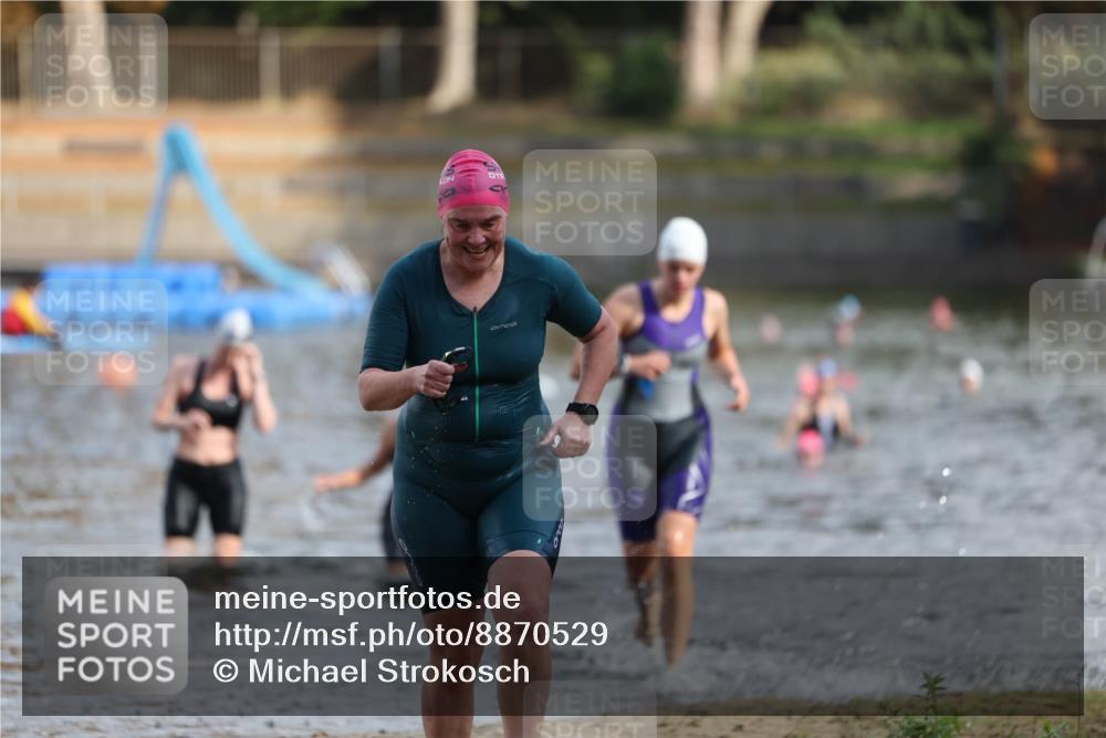 14.09.2025 - Stadtparktriathlon Michael Strokosch http://msf.ph/oto/8870529 14.09.2025 11:14:28 Schwimmen 939, 941 meine-sportfotos.de