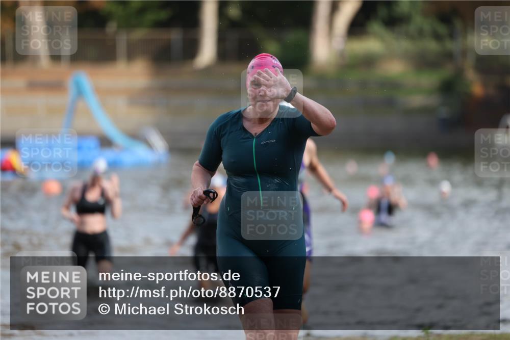 14.09.2025 - Stadtparktriathlon Michael Strokosch http://msf.ph/oto/8870537 14.09.2025 11:14:29 Schwimmen 939, 941, 946, 966 meine-sportfotos.de